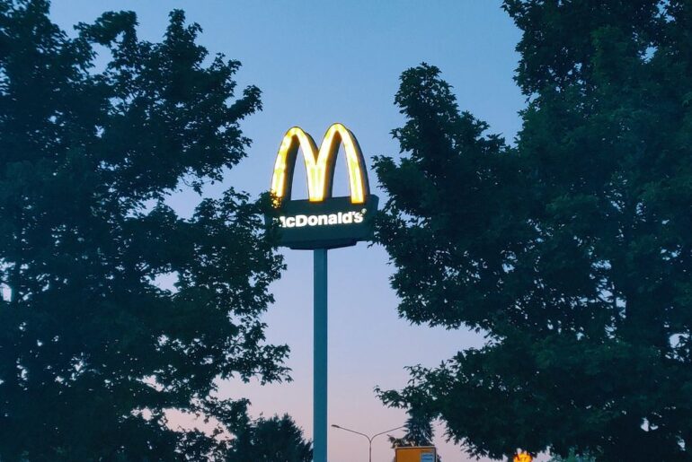 mcdonald's sign